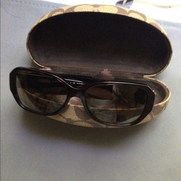 Coach sunglasses with the case - Picture 9 of 14